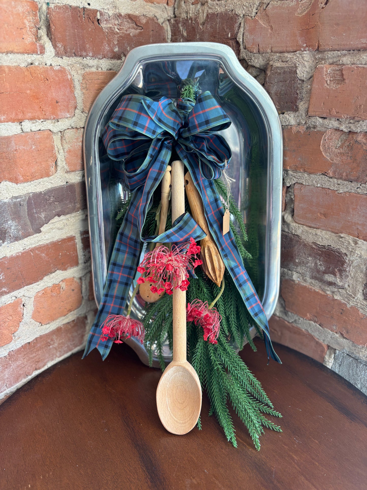 Oblong silver platter wreath