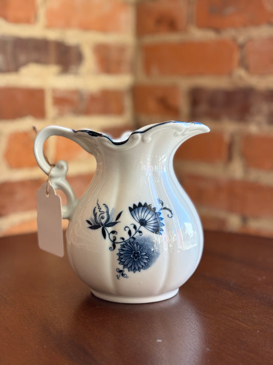 VIENNA WOODS CLASSIC BLUE ONION PITCHER