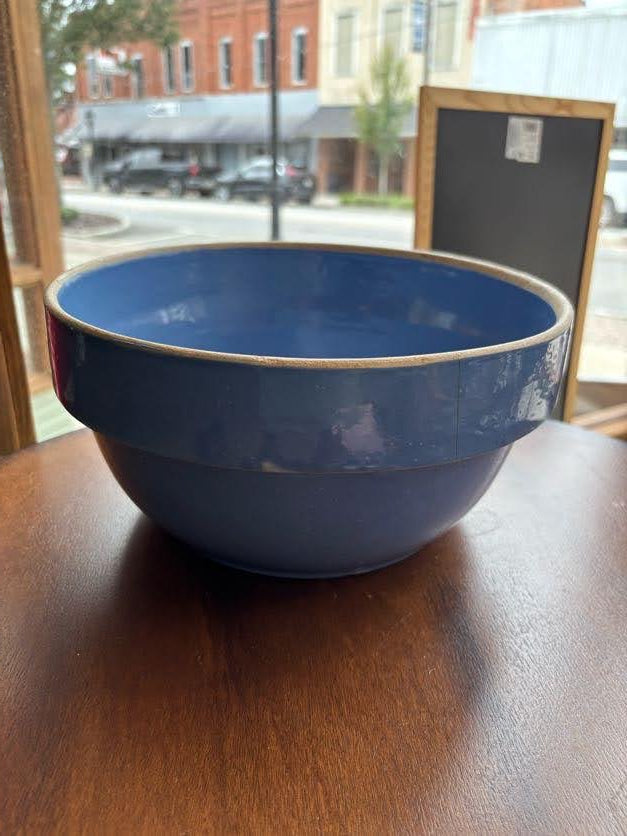 Old blue 4qt shoulder crock/bowl