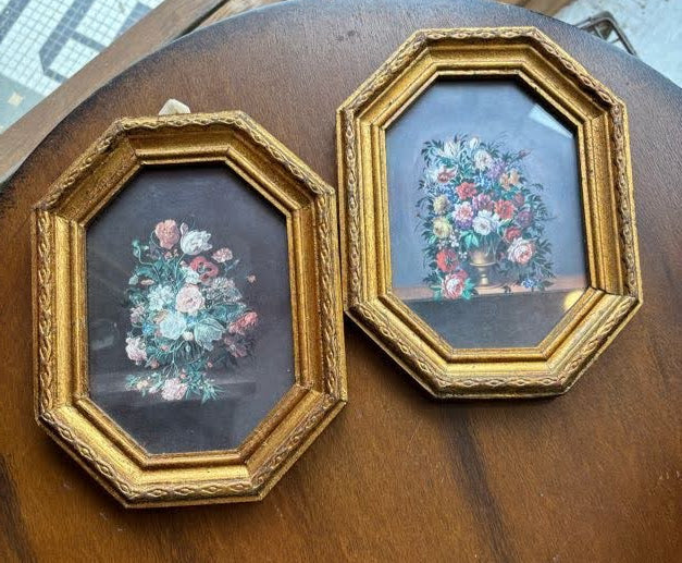 PAIR OF ITALIAN FLORENTINE PRINTS IN OLD GOLD FRAMES